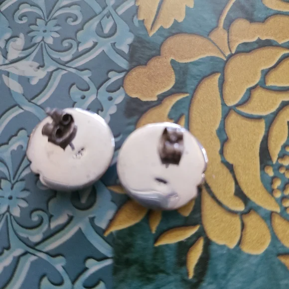 Vintage Earrings Sterling  Olive Green Stone Set In Silver Scandanavian Pierced - Picture 8 of 8